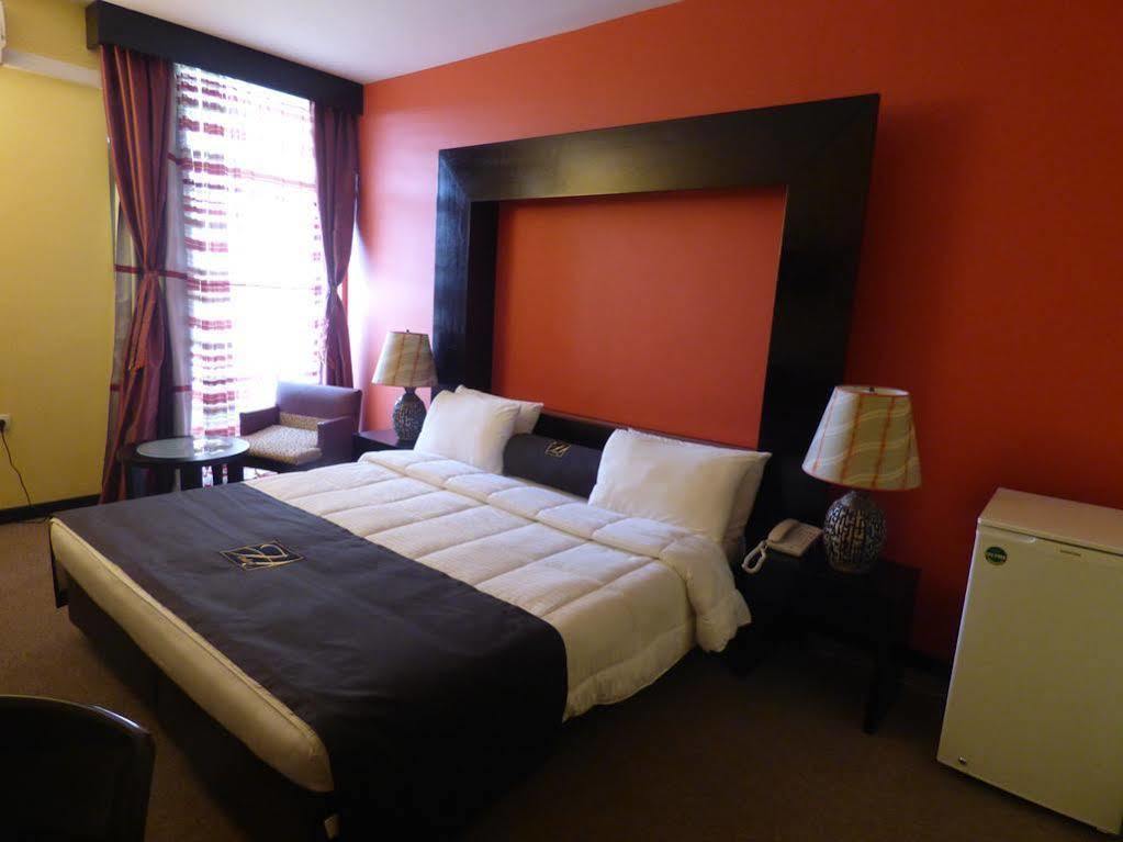 Heden Golf Hotel อาบีจาน ภายนอก รูปภาพ