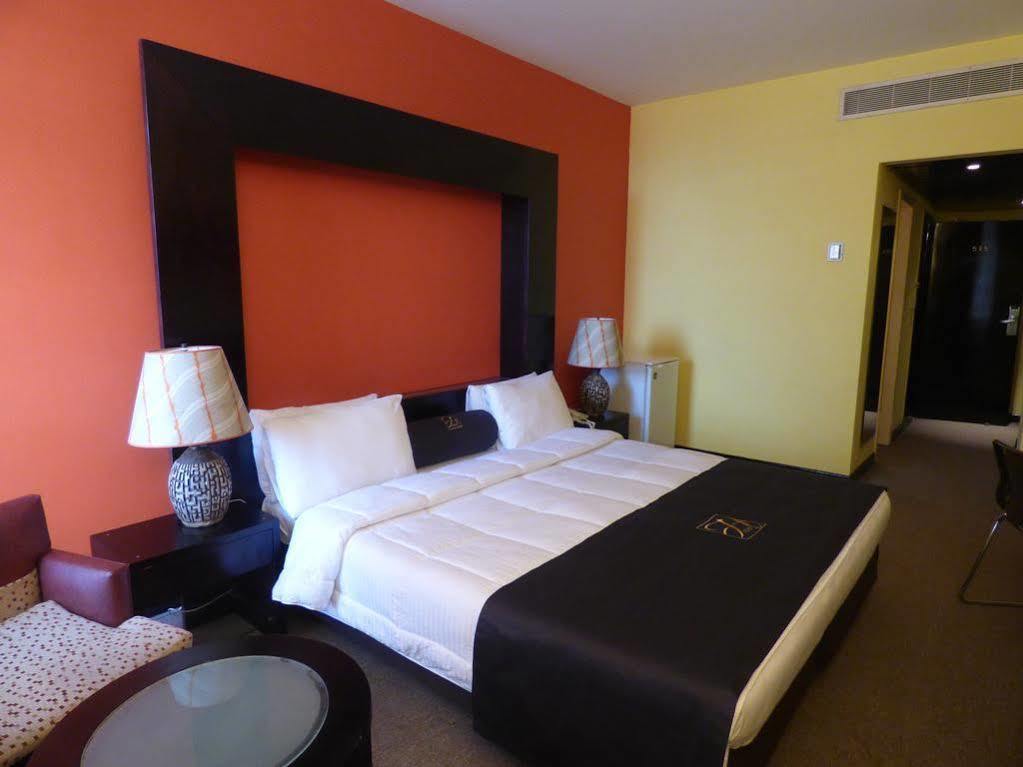 Heden Golf Hotel อาบีจาน ภายนอก รูปภาพ