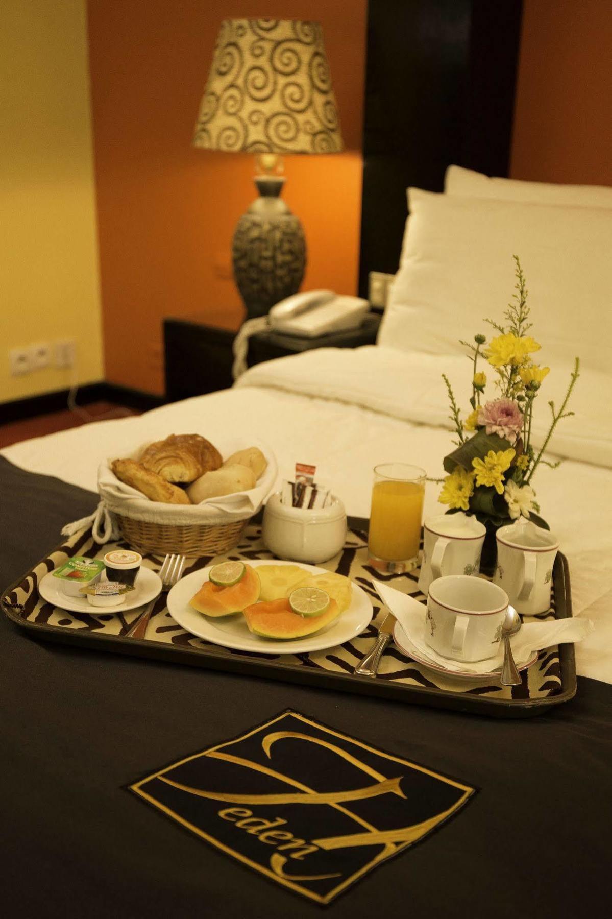 Heden Golf Hotel อาบีจาน ภายนอก รูปภาพ